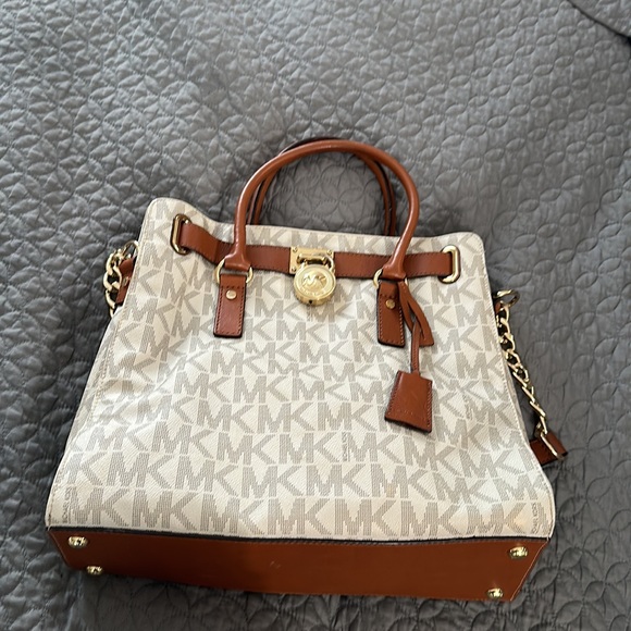 Michael Kors Hamilton Bag - Picture 2 of 7